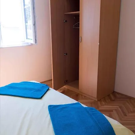 10 Apartment *