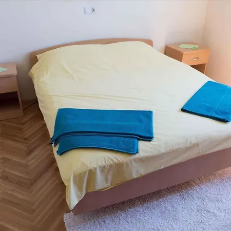 Apartment 10