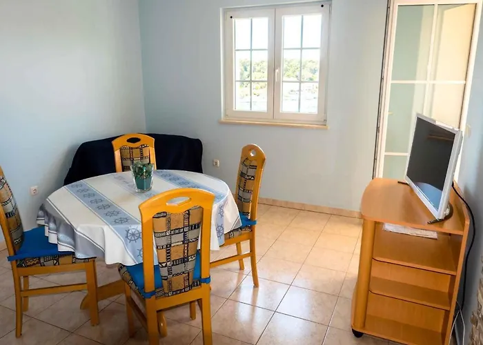 10 Apartment