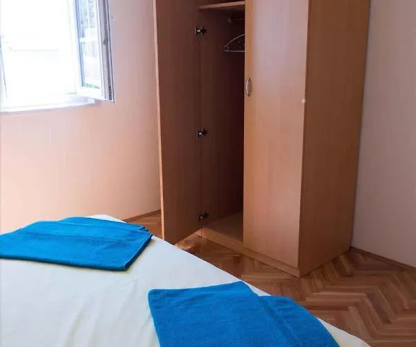 10 Apartment *